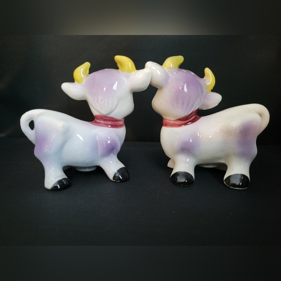 Vintage collectible cow with bells set: suger, creamer, salt & pepper shakers - Picture 10 of 16
